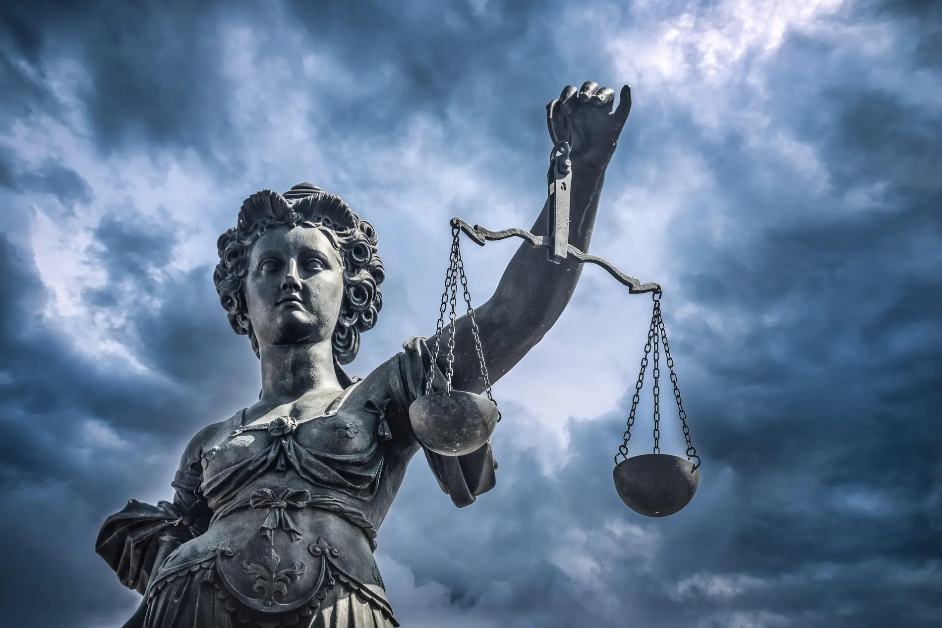Debatte über den Justiz-Etat Gerechtigkeitsbrunnen mit Justizias Waage, Frankfurt am Main