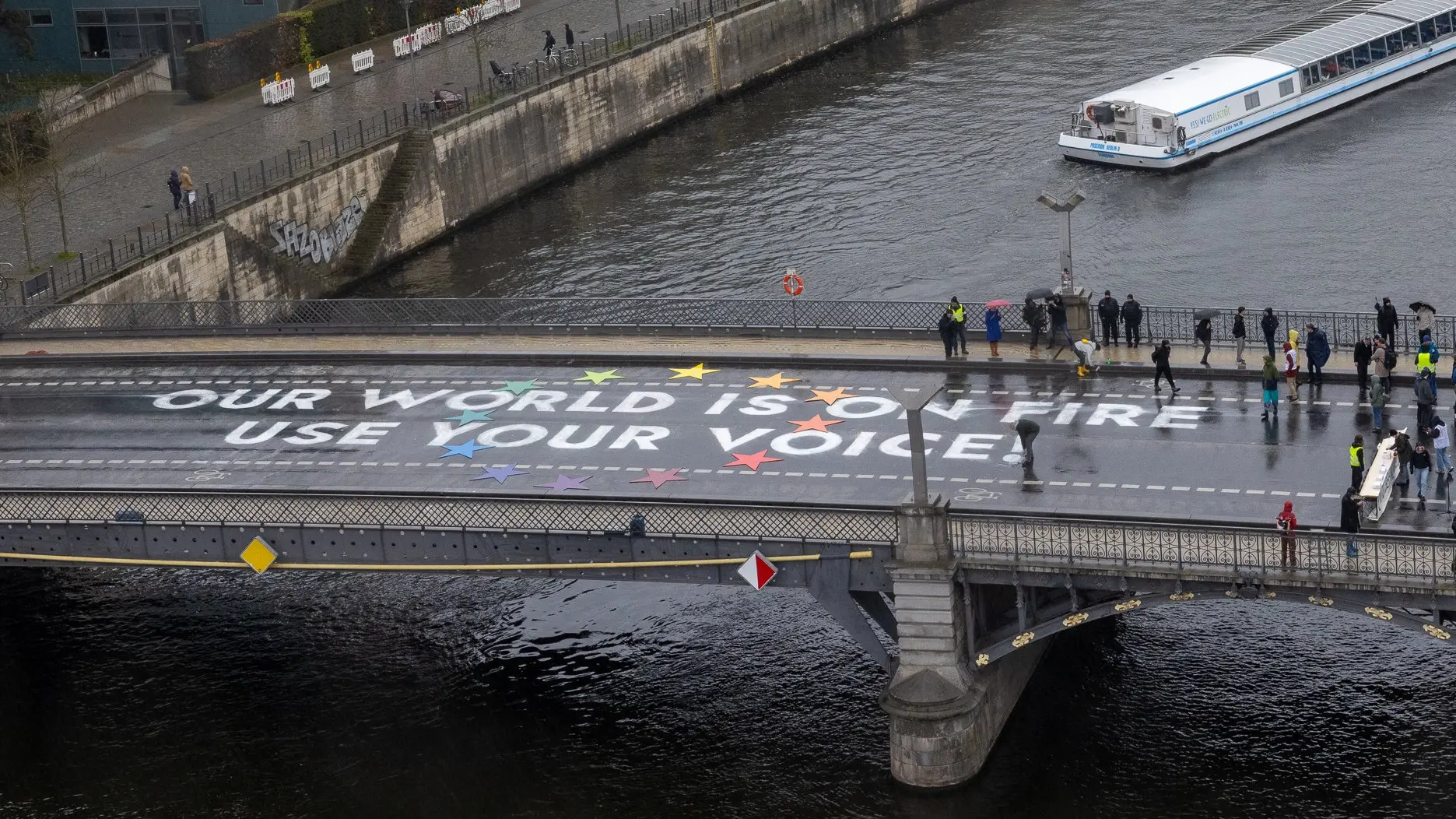 Aktion zum Klimaschutz Fridays For Future wirbt im Regierungsviertel für effektiven Klimaschutz
