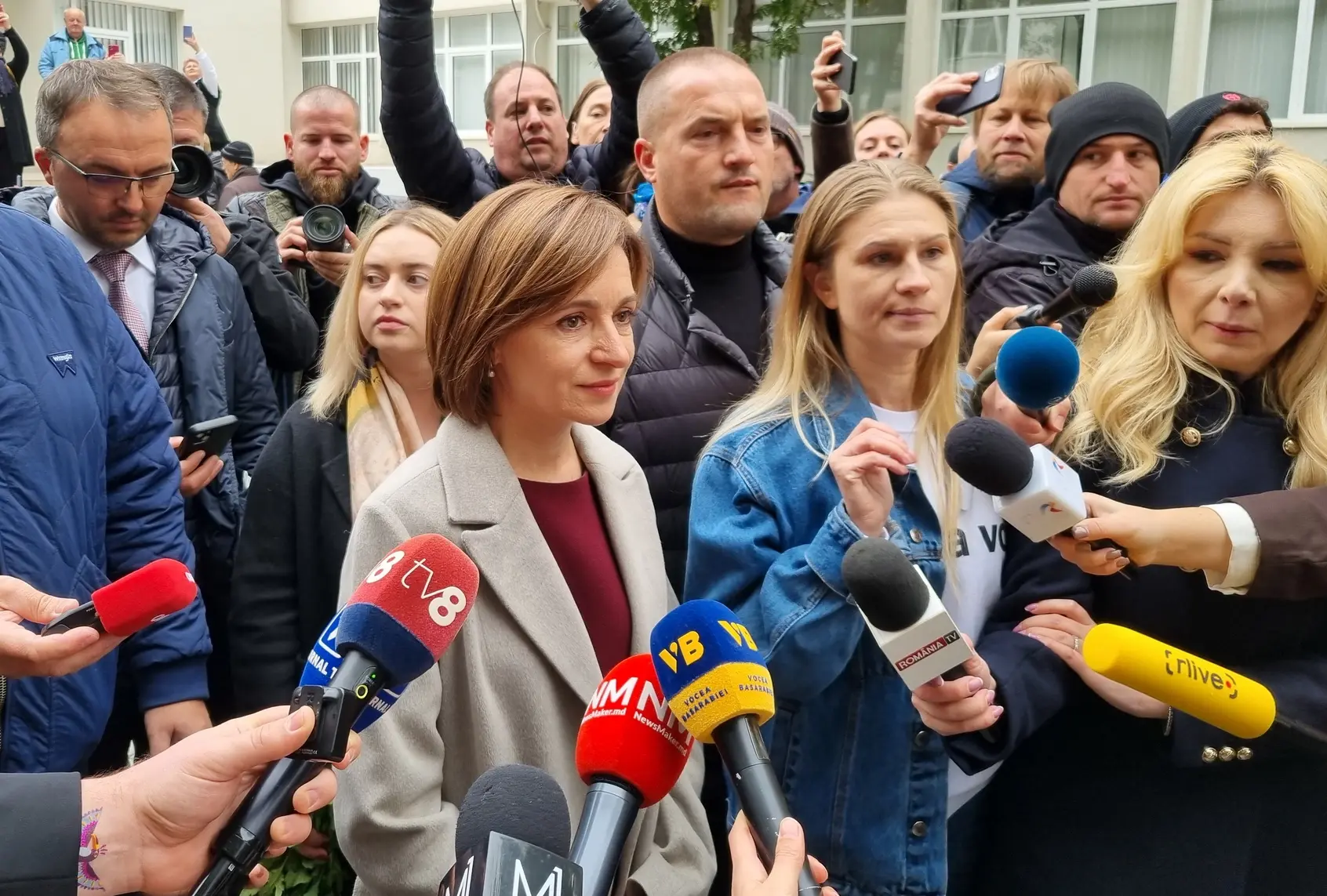 Die moldauische Präidentin Maia Sandu Die moldauische Präsidentin Maia Sandu mit Journalisten