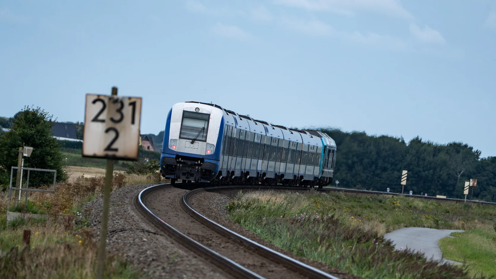 Regionalexpress auf der Strecke nach Sylt