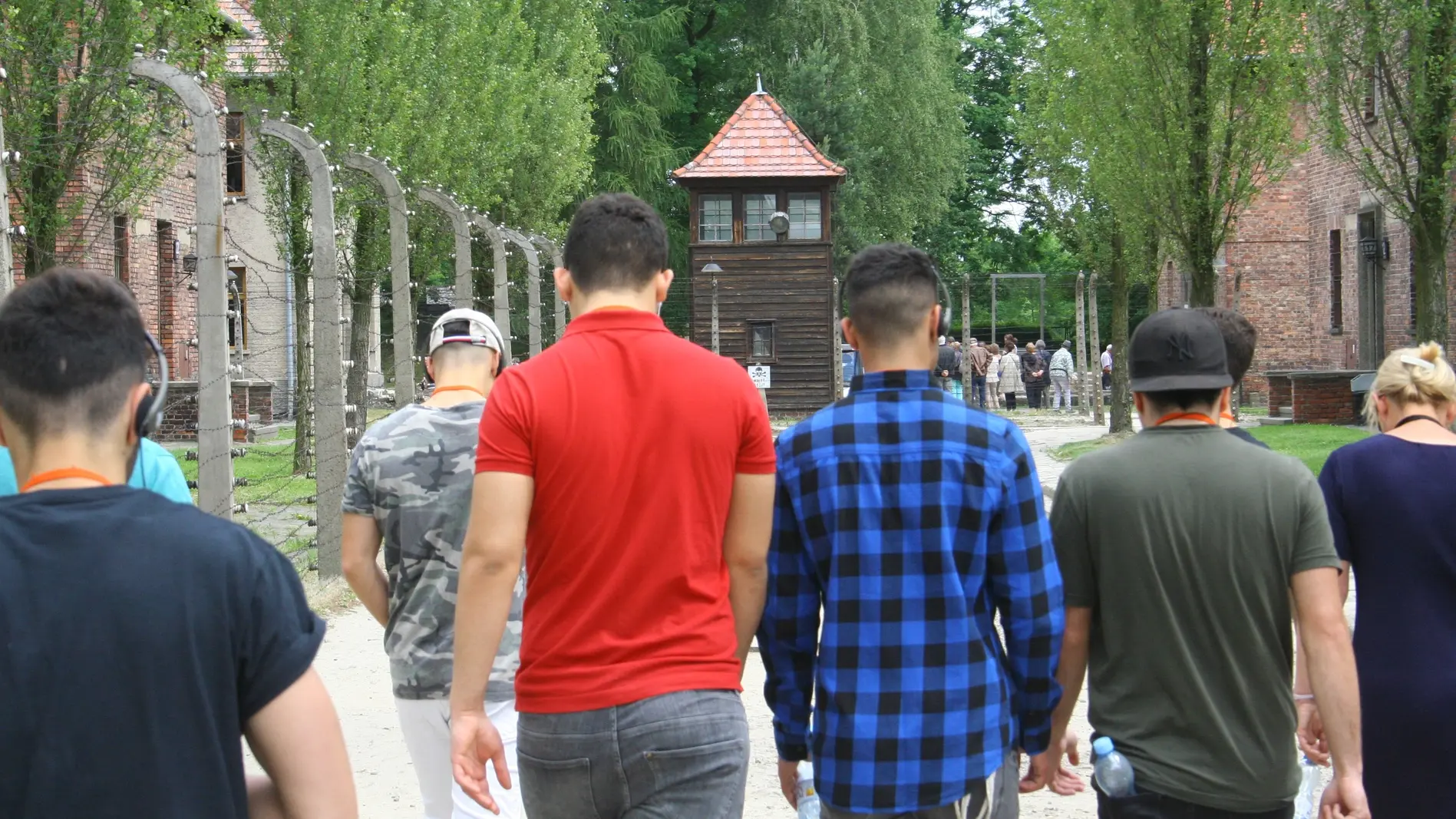 Muslime in Auschwitz Junge Muslime besuchen Auschwitz