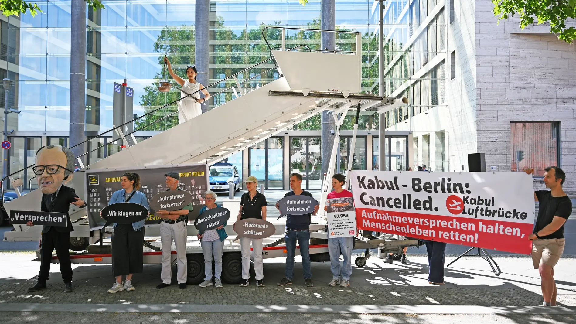 Mehr zum Thema Zank um Aufnahmezusagen