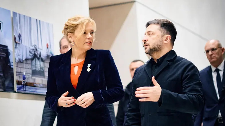 Wolodymyr Selenskyj und Bundestagspräsidentin Julia Klöckner im Bundestag