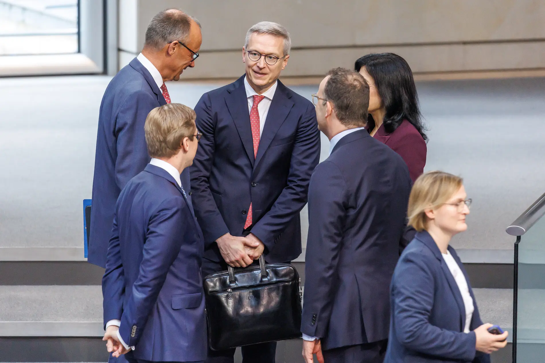 Friedrich Merz, Karsten Wildberger, Katherina Reiche, Philipp Amthor und Jens Spahn bei einer Plenarsitzung im Deutschen Bundestag.
