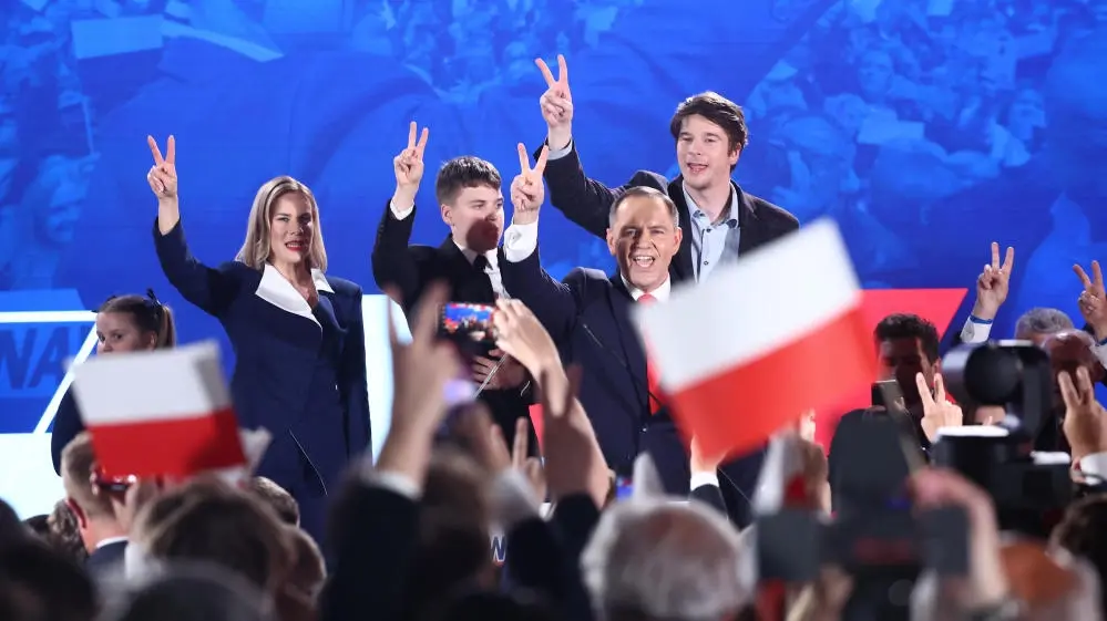 Karol Nawrocki gewinnt die Präsidentschaftswahl Karol Nawrocki und seine Familie feiern in Warschau