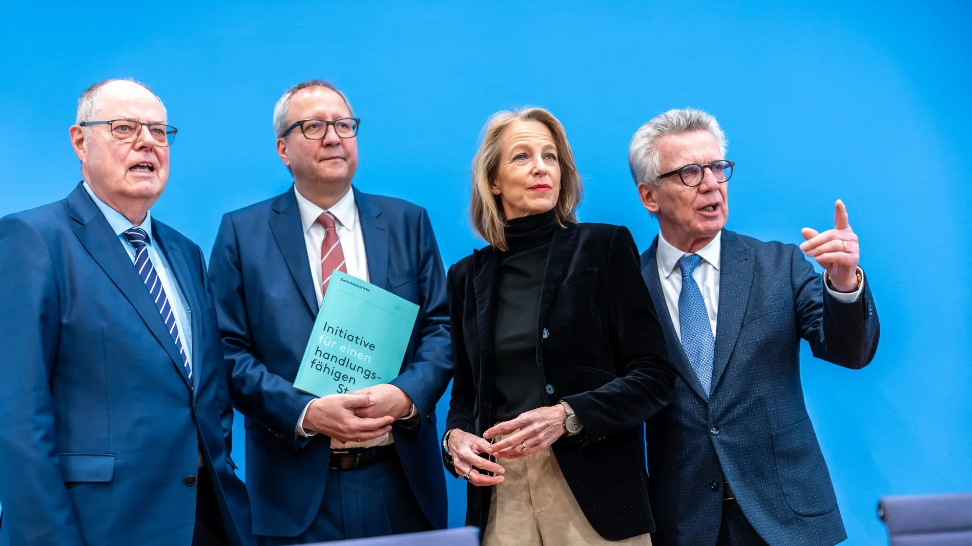 Peer Steinbrück, Andreas Voßkuhle, Julia Jäkel und Thomas de Maizière Peer Steinbrück, Andreas Voßkuhle, Julia Jäkel und Thomas de Maizière