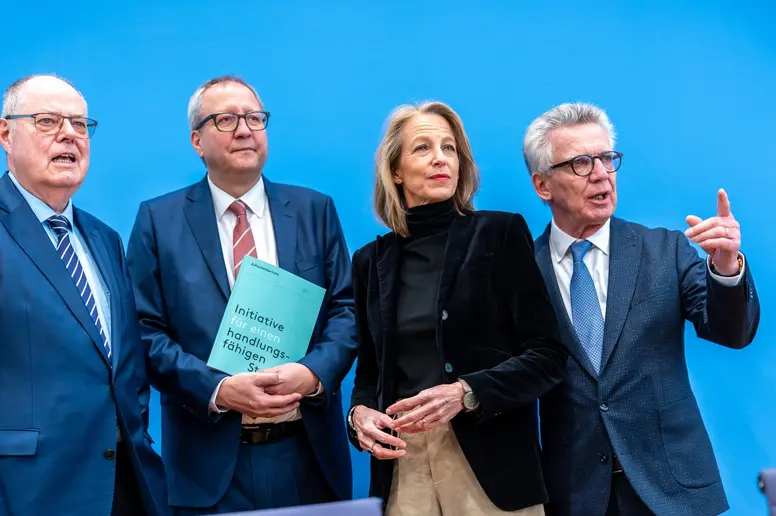 Peer Steinbrück, Andreas Voßkuhle, Julia Jäkel und Thomas de Maizière