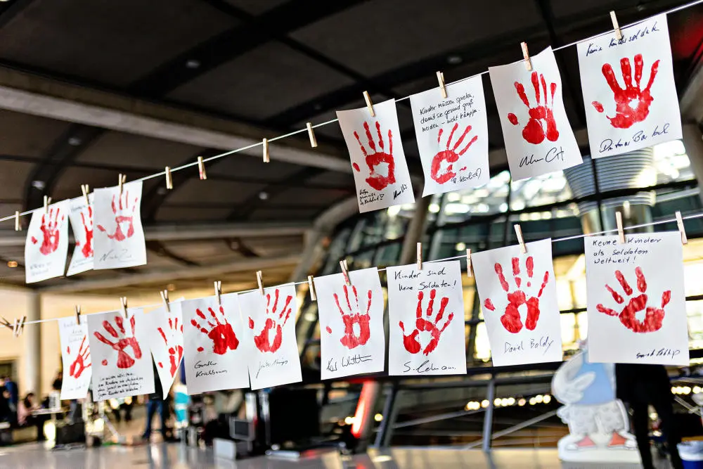 Red Hand Day im Bundestag Red Hand Day im Bundestag