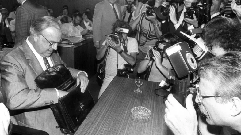 Helmut Kohl vor dem Untersuchungsausschuss zu Parteispenden.