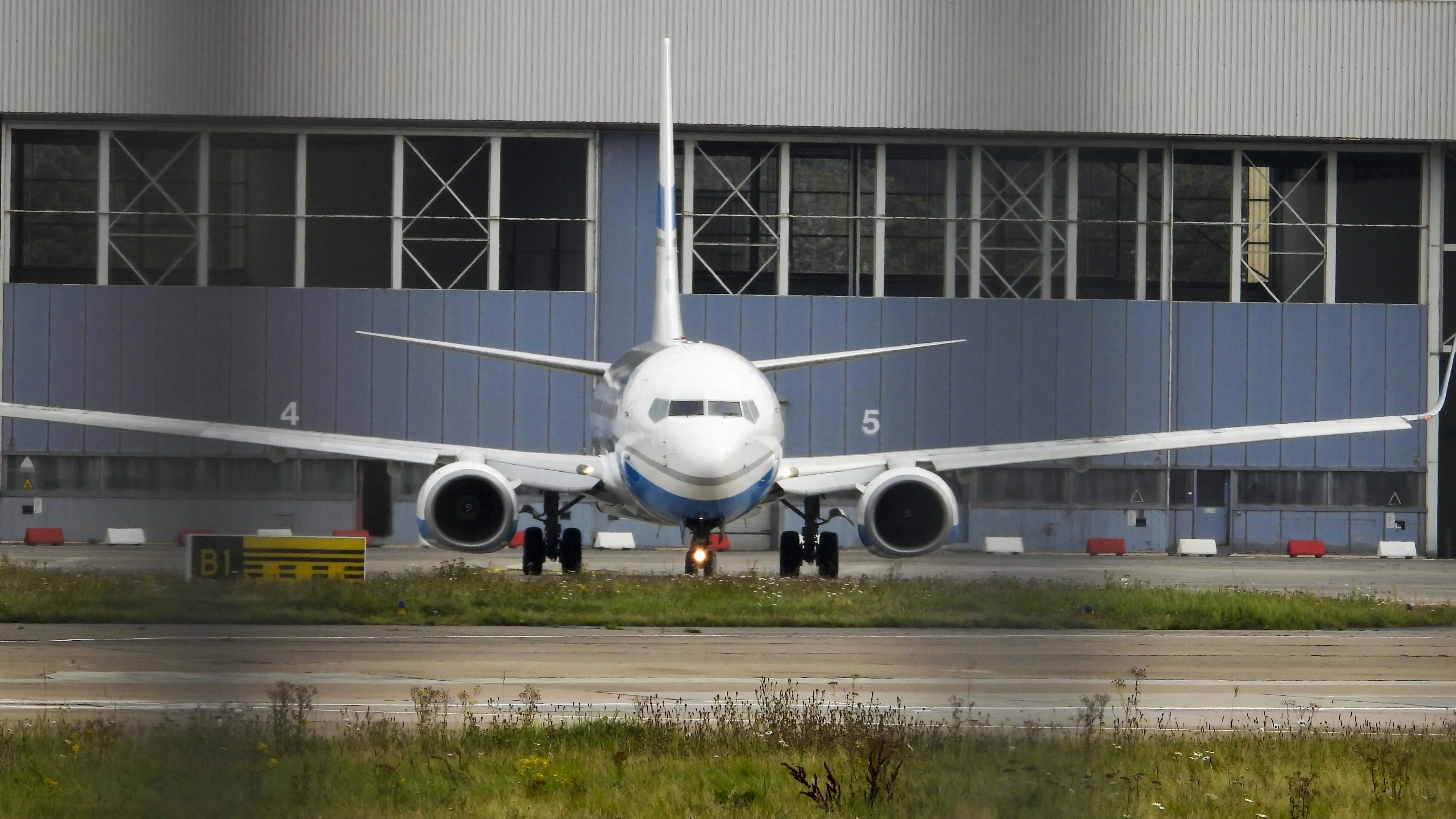 Abschiebeflug Hamburg Ein Flugzeug auf dem Weg zu einem Abschiebeflug erbern.