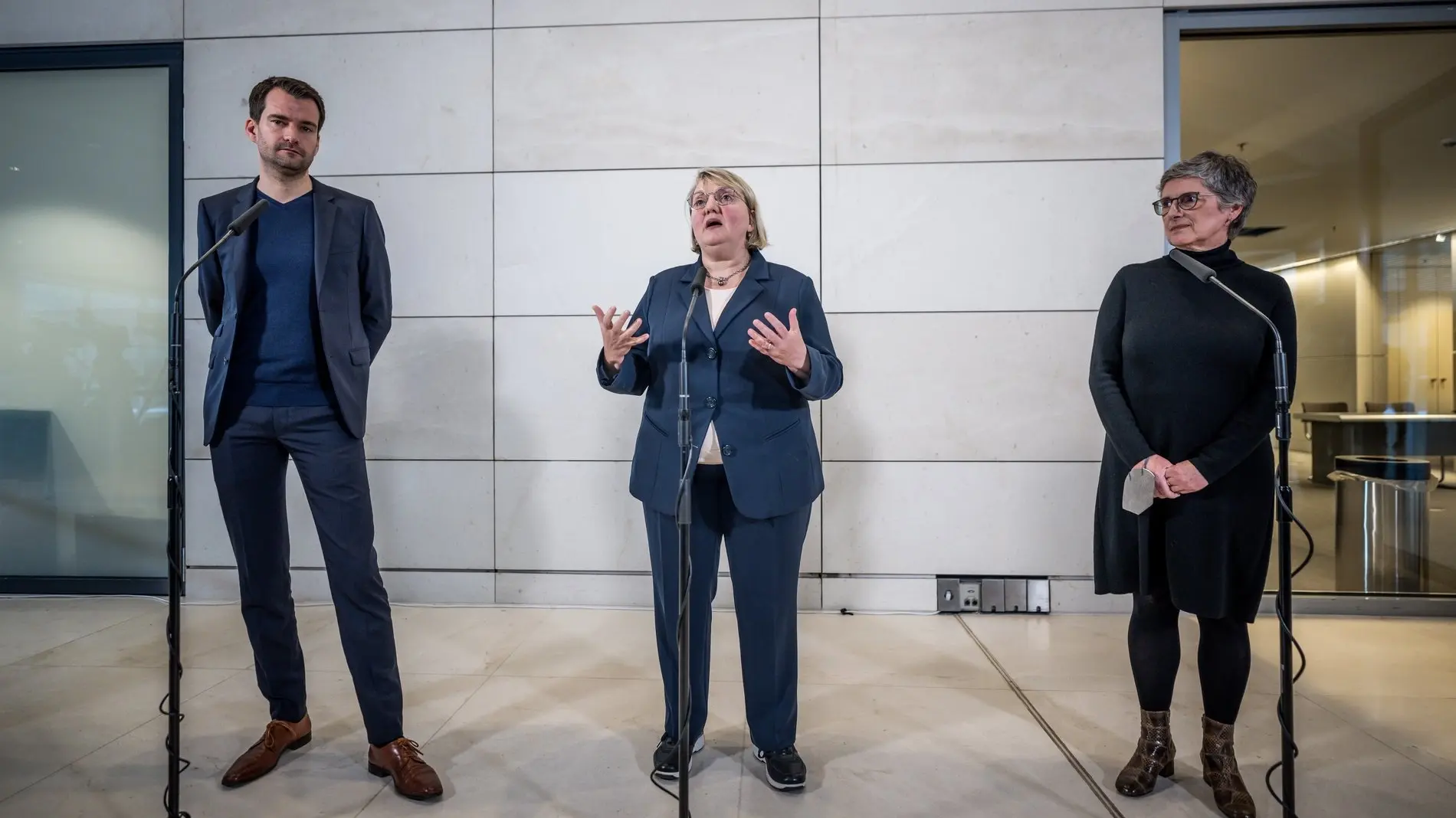 Johannes Vogel, Katja Mast und Britta Haßelmann Johannes Vogel, Katja Mast und Britta Haßelmann, geben ein Statement zum Thema Bürgergeld.