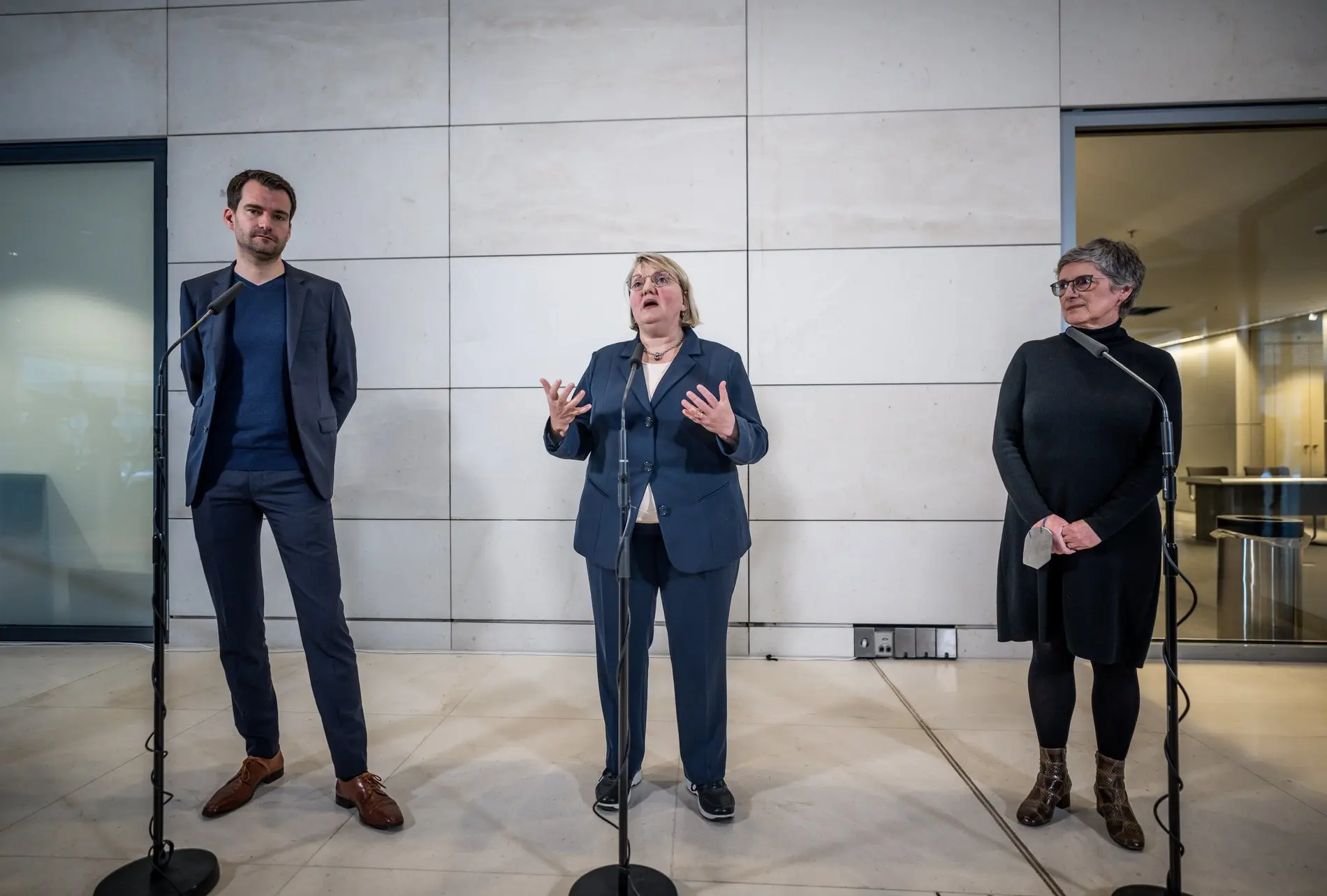 Johannes Vogel, Katja Mast und Britta Haßelmann, geben ein Statement zum Thema Bürgergeld.