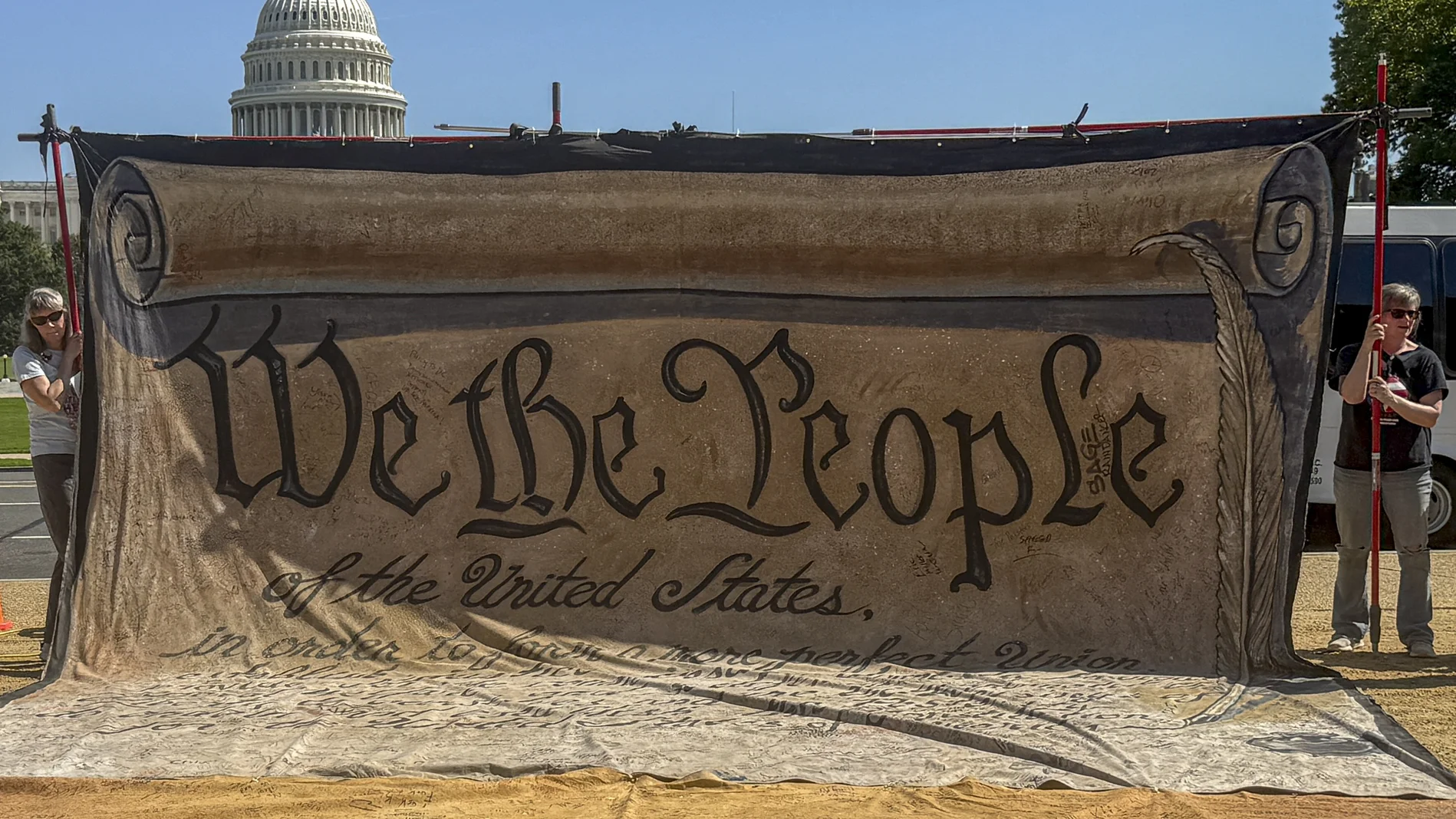 Banner mit der Aufschrift "We the poeple"