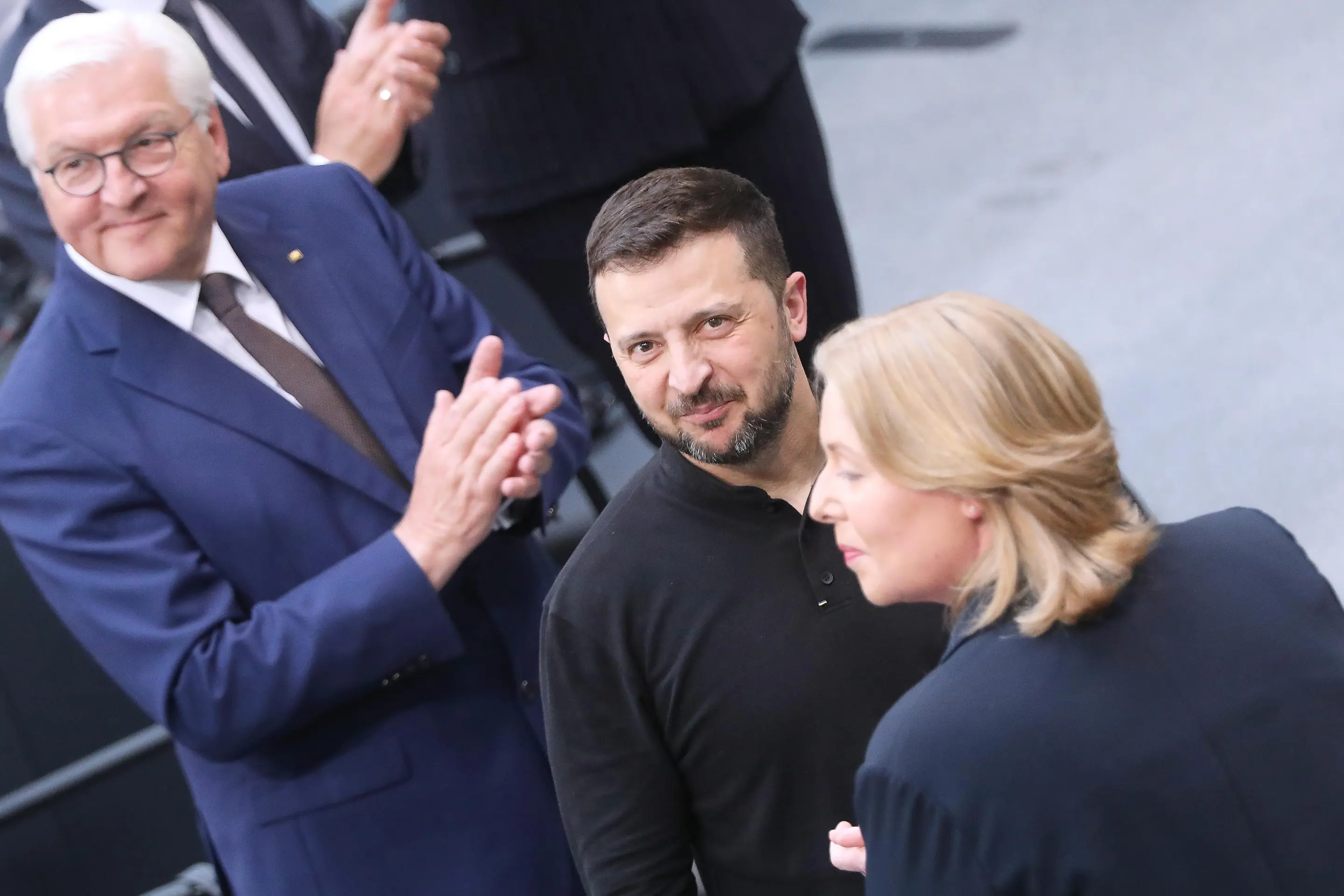 Frank-Walter Steinmeier, Wolodymyr Selenskyj und Bärbel Bas im Plenarsaal