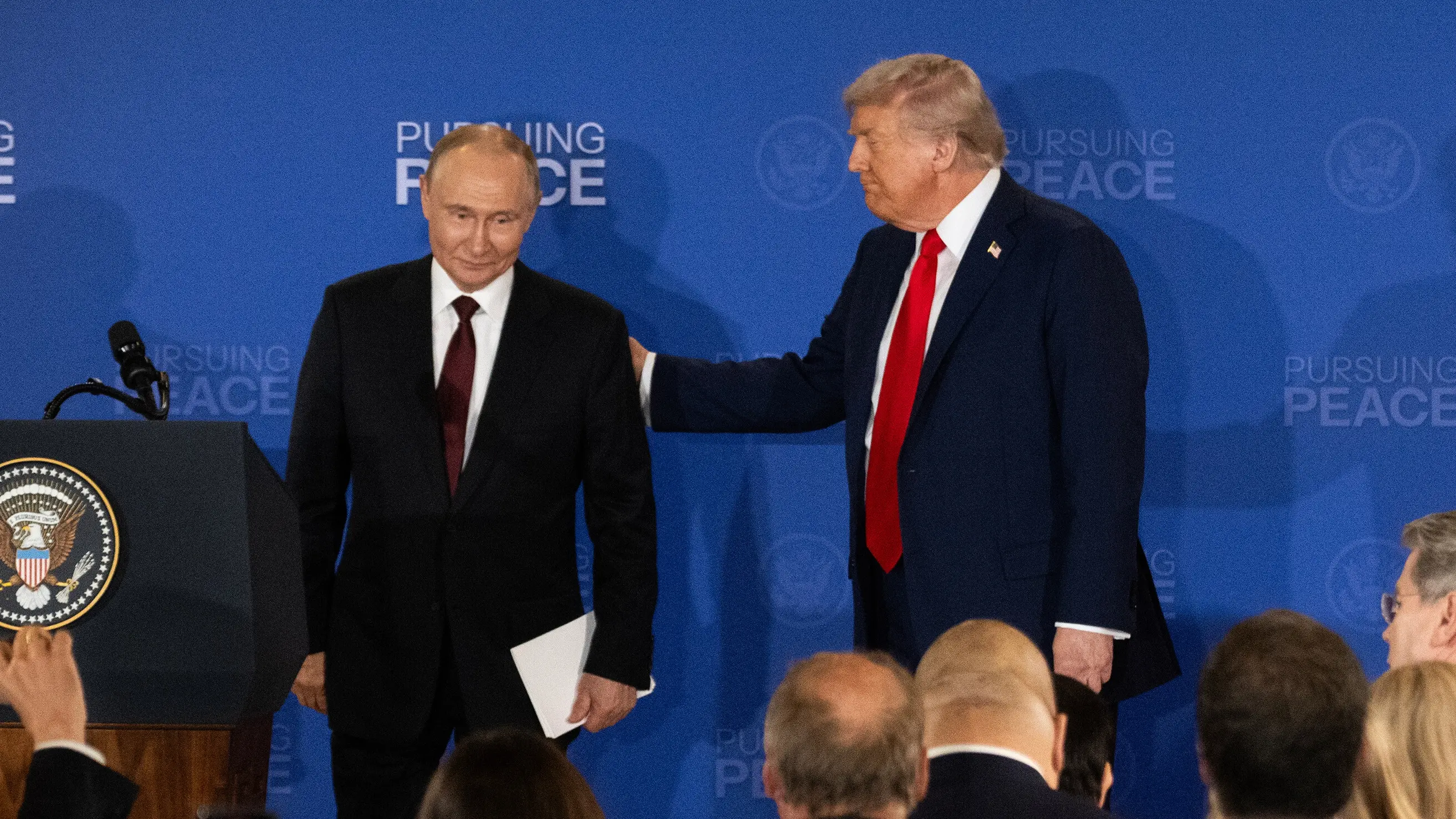 Donald Trump und Wladimir Putin bei einer gemeinsamen Pressekonferenz