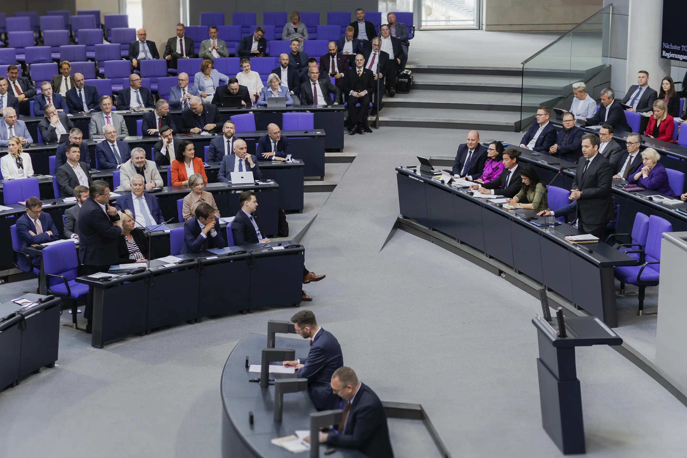 Finanzminister Klingbeil in der Regierungsbefragung Stephan Brandner befragt Finanzminister Klingbeil in der Regierungsbefragung.