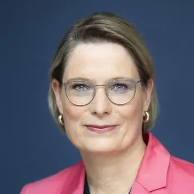 Porträt von Stefanie Hubig