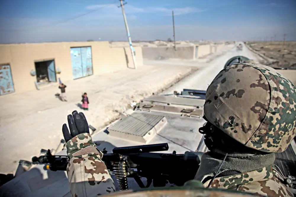 Enquete-Kommission Bundeswehrsoldat auf einem Panzer in Afghanistan