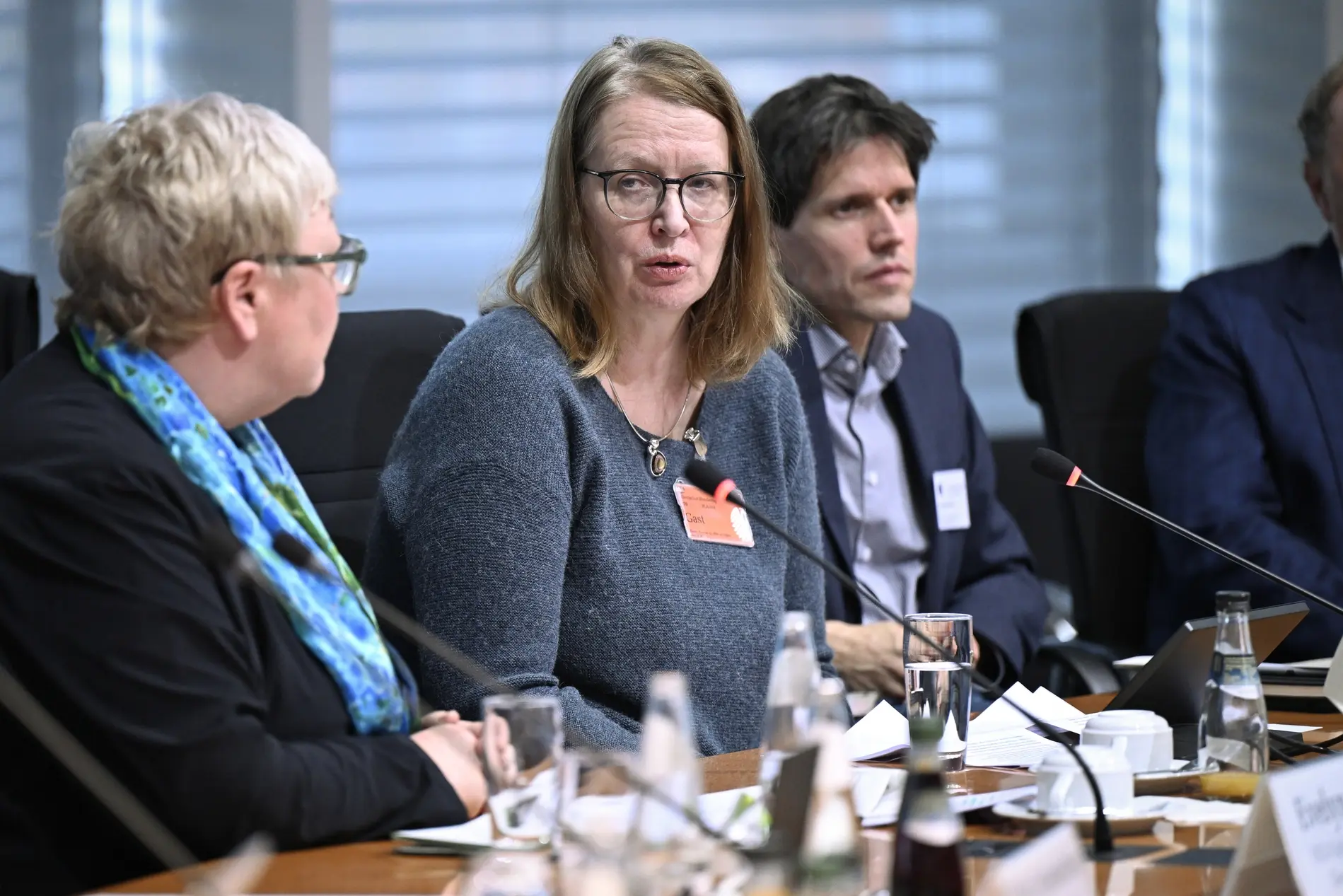 Gesine Tettenborn beim Fachgespräch zum Thema Zwangsdoping in der DDR. 