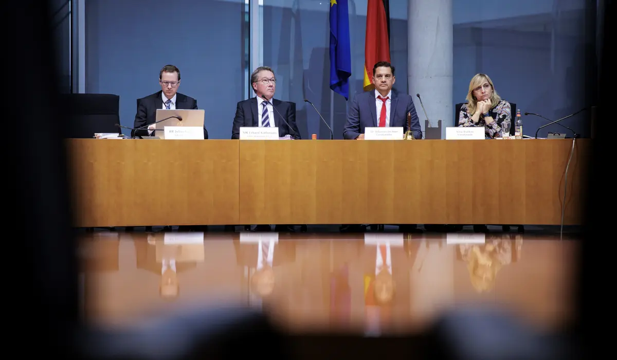 Kommission zur Reform des Wahlrechts und zur Modernisierung der Parlamentsarbeit.