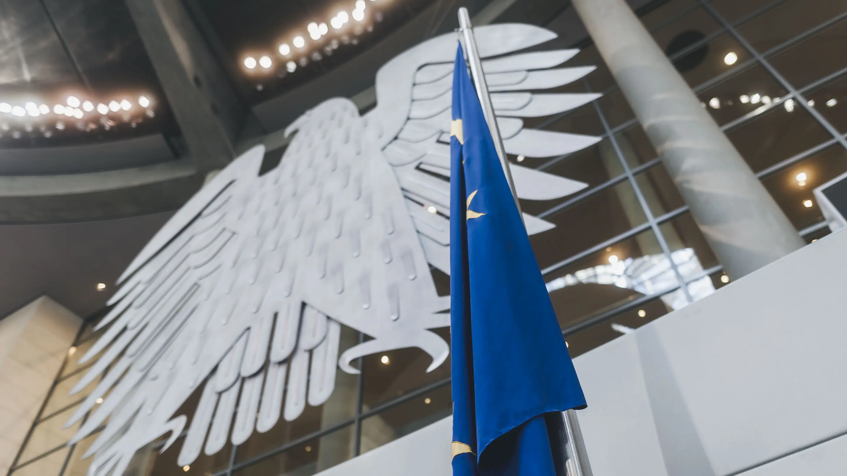 Umbau des Plenarsaals für die konstituierende Sitzung des 21. Deutschen Bundestag im Reichstagsgebäude.
