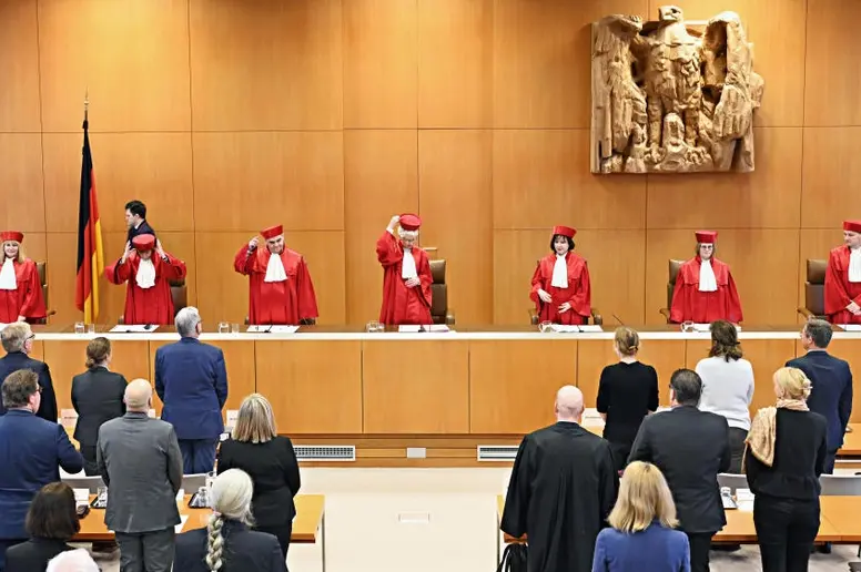 Das Bild zeigt eine Urteilsverkündung im Bundesverfassungsgericht.