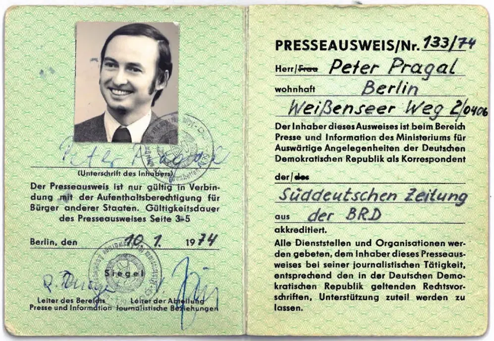 Scan des DDR-Presseausweises von Peter Pragal
