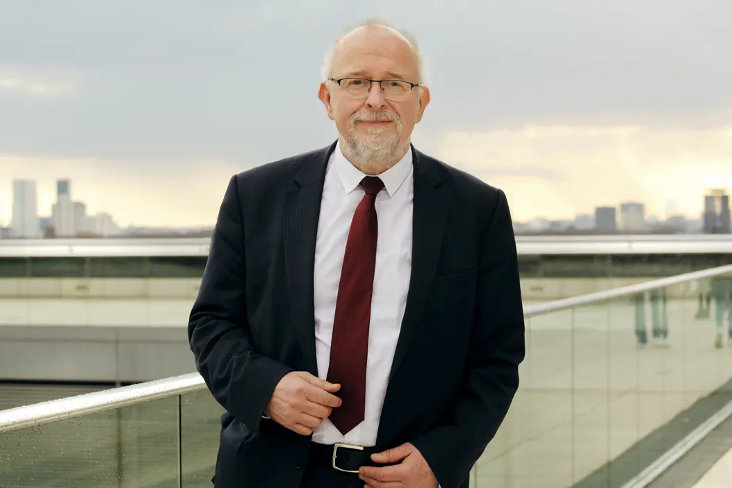 Axel Schäfer Axel Schäfer auf dem Dach des Reichstagsgebäudes