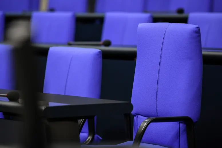 Stuhl des Bundeskanzlers im Plenum