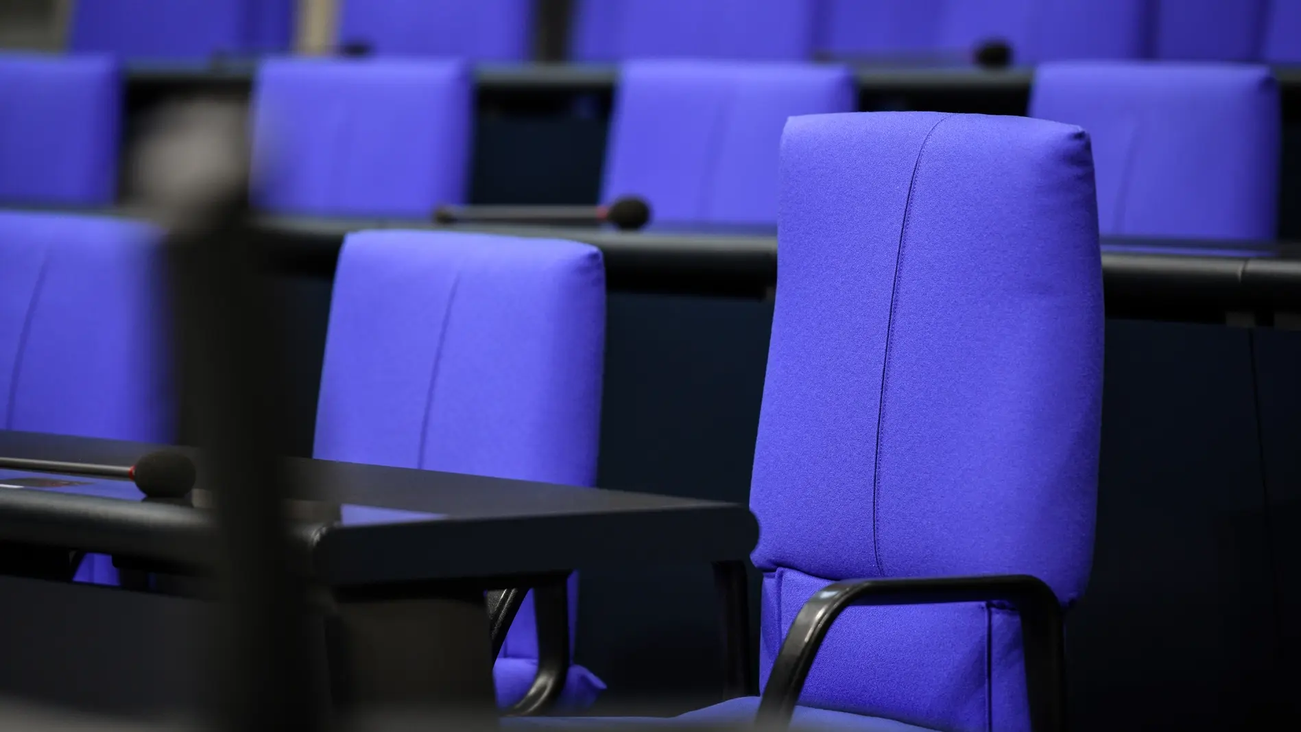 Stuhl des Bundeskanzlers im Plenum
