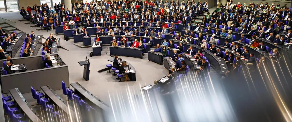 Das Bild zeigt den Deutschen Bundestag bei seiner konstituierenden Sitzung.