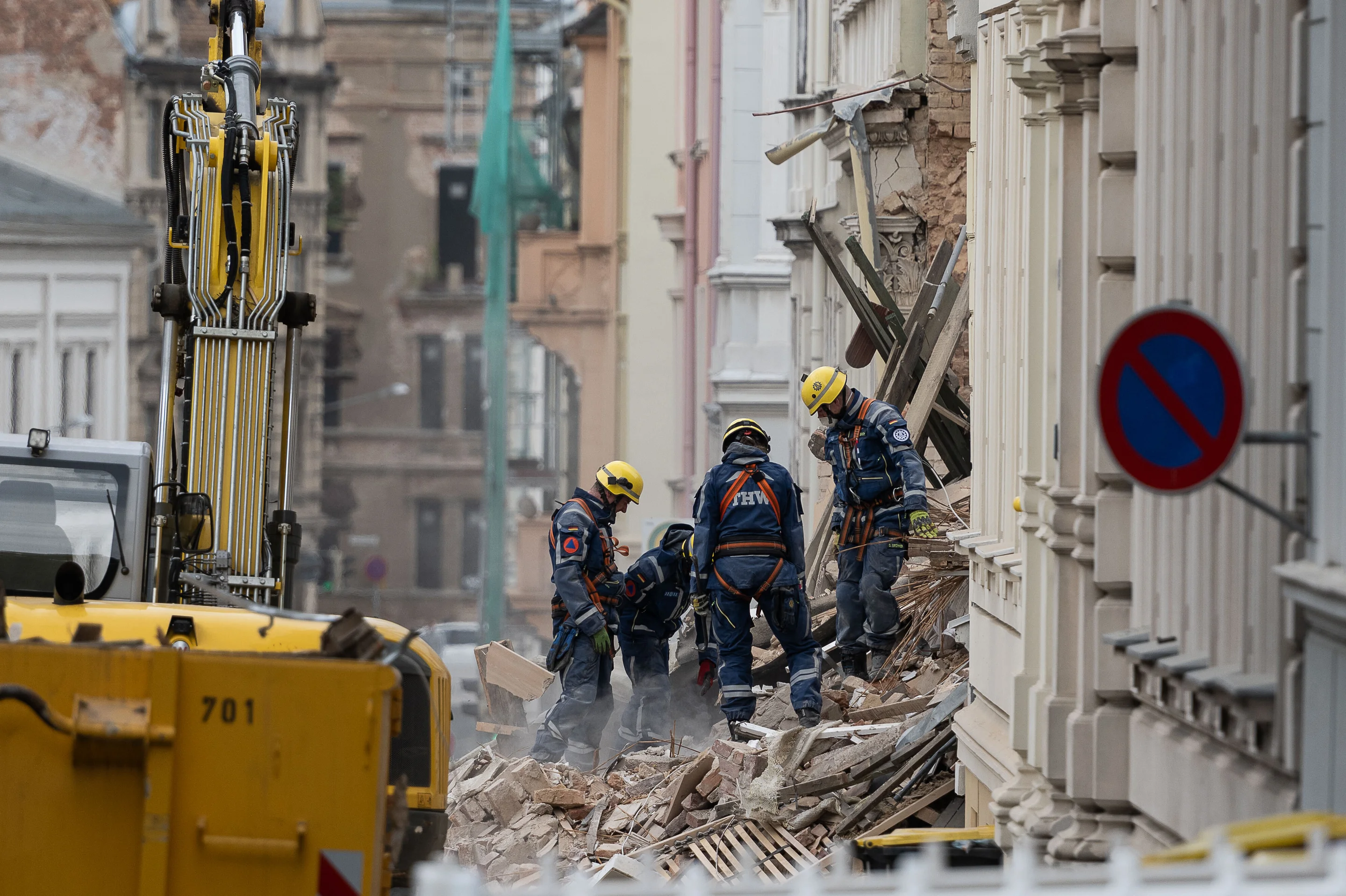 THW-Kräfte im Einsatz bei einem eingestürzten Wohnhaus in Görlitz