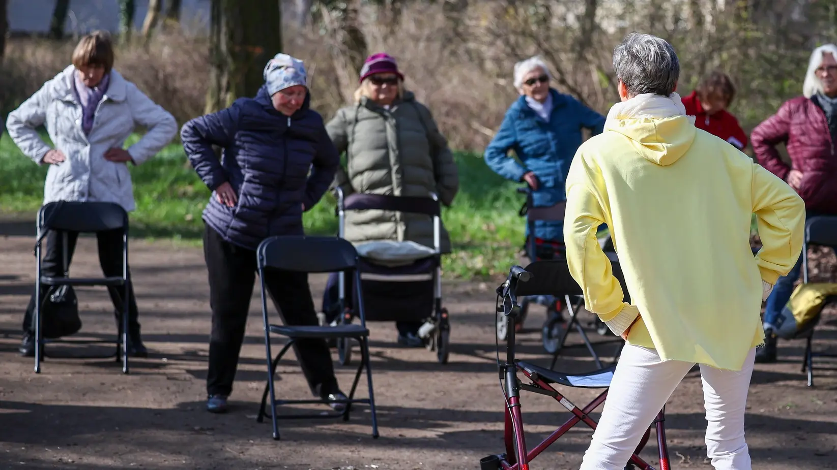 Rollator-Yoga für Senioren im Schlosspark Köthen