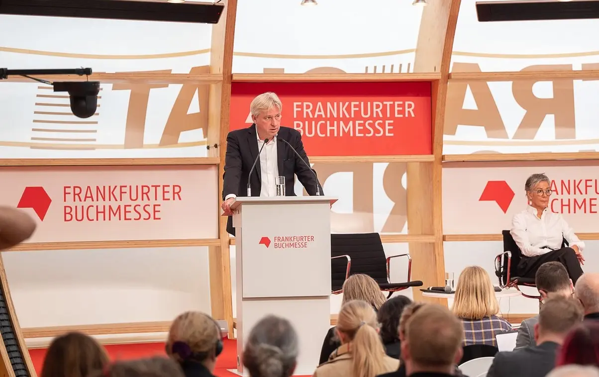 Juergen Boos spricht während der Eröffnungspressekonferenz der Frankfurter Buchmesse