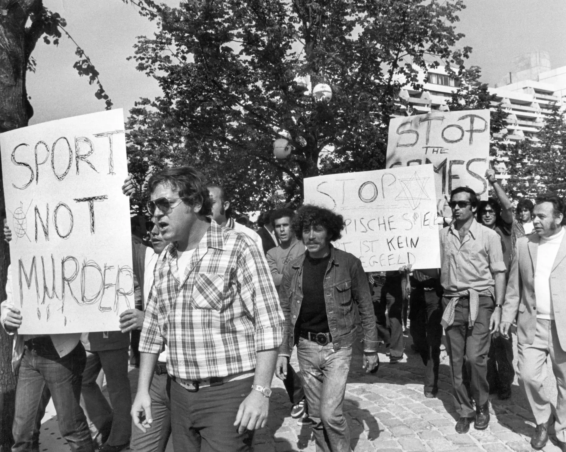 Olympia-Attentat München 1972 Israelis demonstrieren nach Olympia-Attentat 1972 in München.