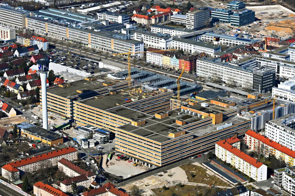 Baustelle zum Umbau und zur Modernisierung eines Büro- und Geschäftshauses