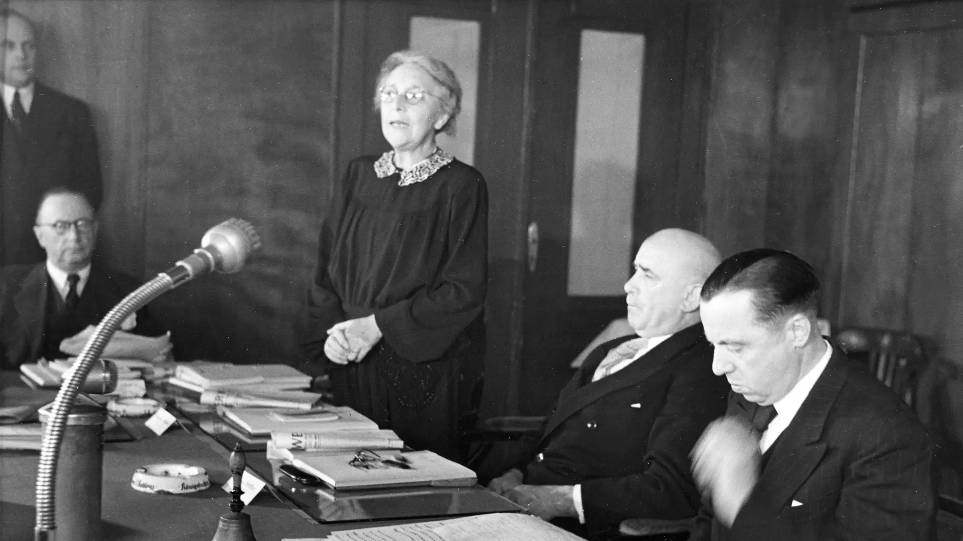 Louise Schröder in Koblenz Die ehemalige kommissarische Oberbürgermeisterin von Berlin Louise Schröder (SPD) in Koblenz.