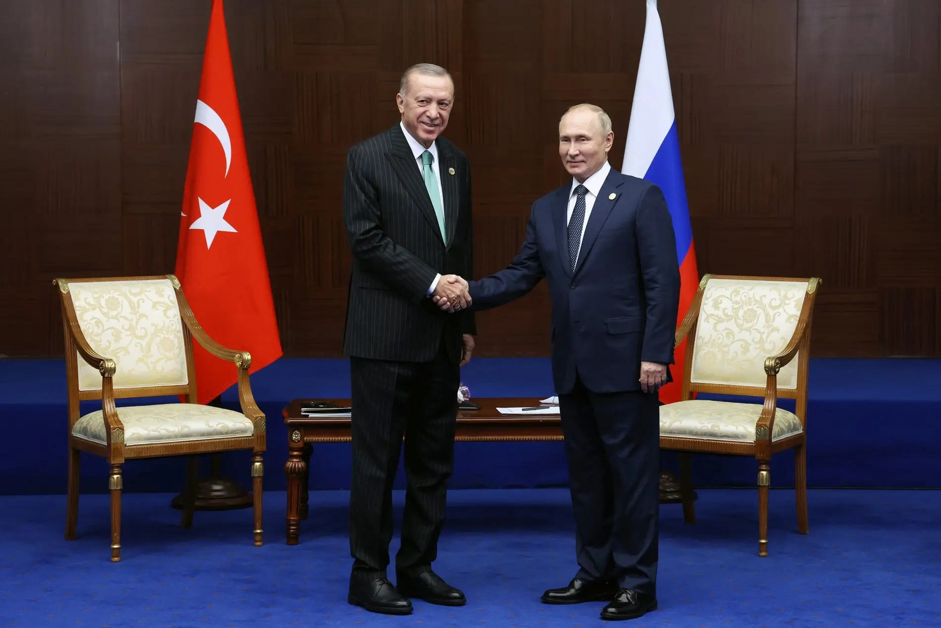 Recep Erdogan und Waldimir Putin Recep Erdogan und Waldimir Putin beim Händedruck