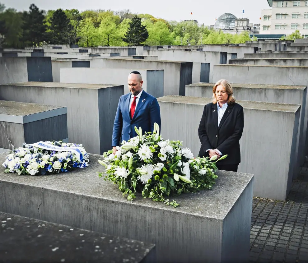 Bärbel Bas und Amir Ohana am Denkmal für die ermordeten Juden Europas in Berlin-Mitte