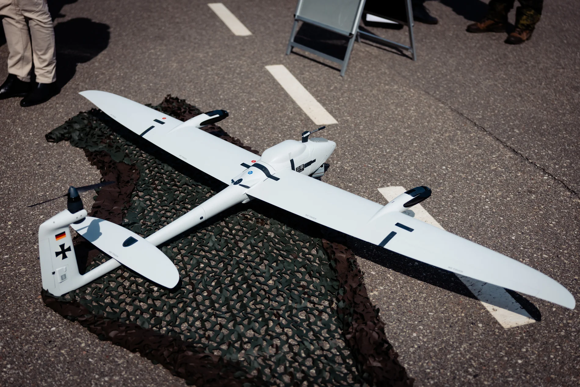 Drohne in Form eines Mini-Flugzeugs in Litauen