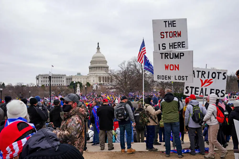 6. Januar 2021: Trump-Anhänger vor dem Sturm auf das Kapitol in Washington. 6. Januar 2021: Trump-Anhänger vor dem Sturm auf das Kapitol in Washington.