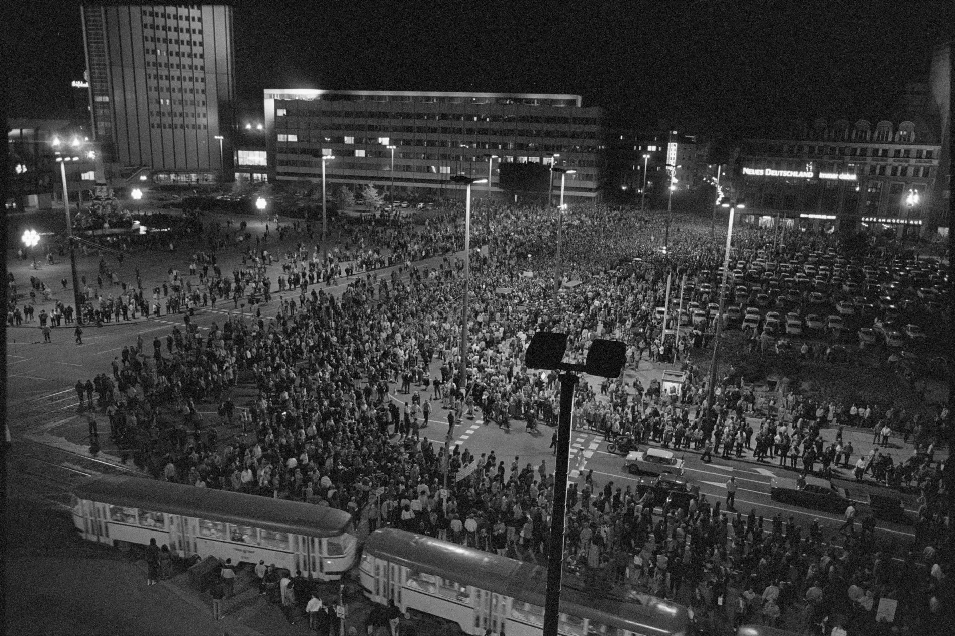 Montagsdemonstrationen auf dem Karl-Marx-Platz in Leipzig