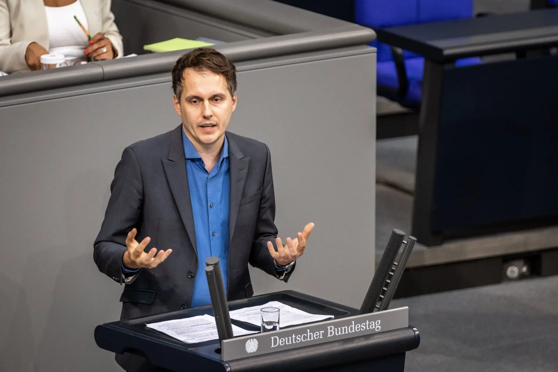 Sven-Christian Kindler spricht im Deutschen Bundestag.