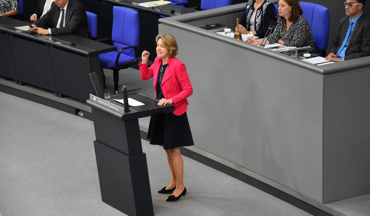 Anja Weisgerber am Rednerpult.