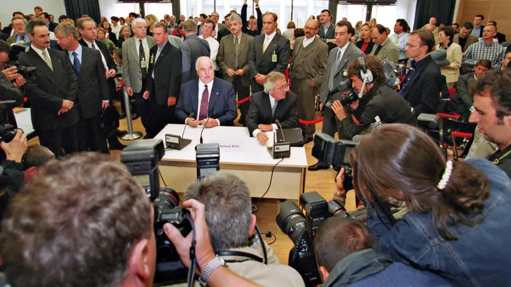 Untersuchungsausschuss: Helmut Kohl im Zeugenstand Altbundeskanzler Helmut Kohl im Zeugenstand vor dem Untersuchungsausschuss des Bundestages