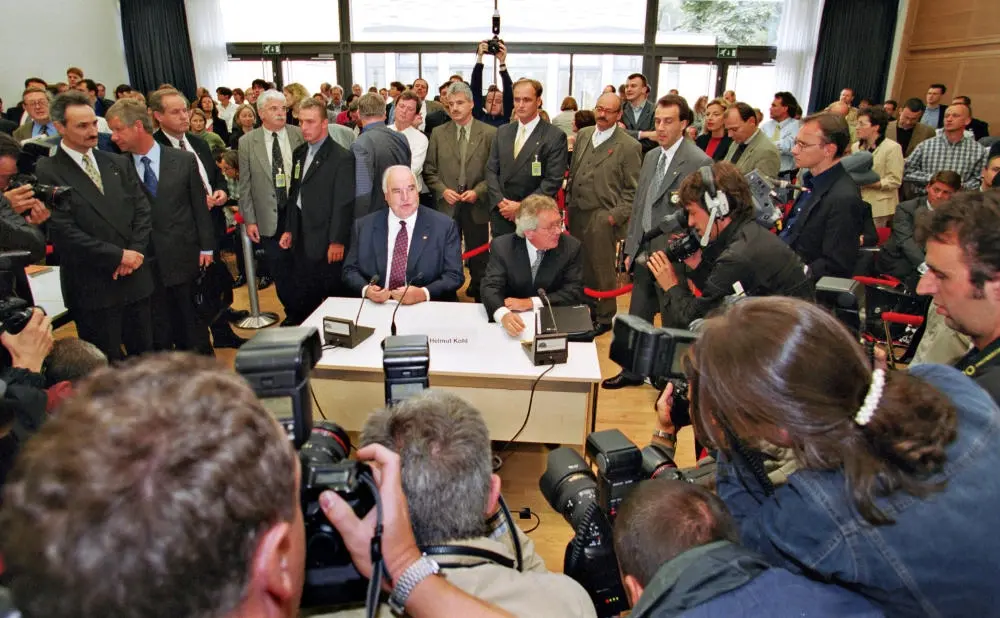 Untersuchungsausschuss: Helmut Kohl im Zeugenstand Altbundeskanzler Helmut Kohl im Zeugenstand vor dem Untersuchungsausschuss des Bundestages