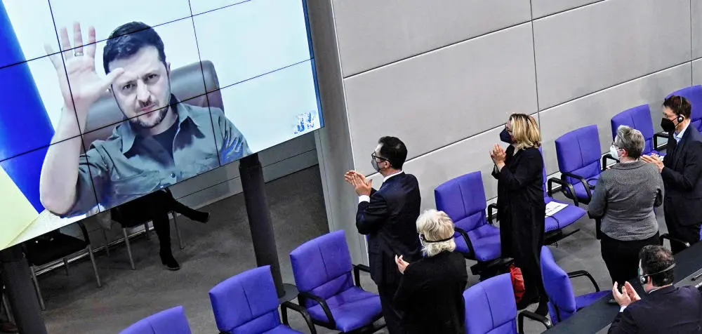 Stehender Applaus für Wolodymyr Selenskyj im Bundestag