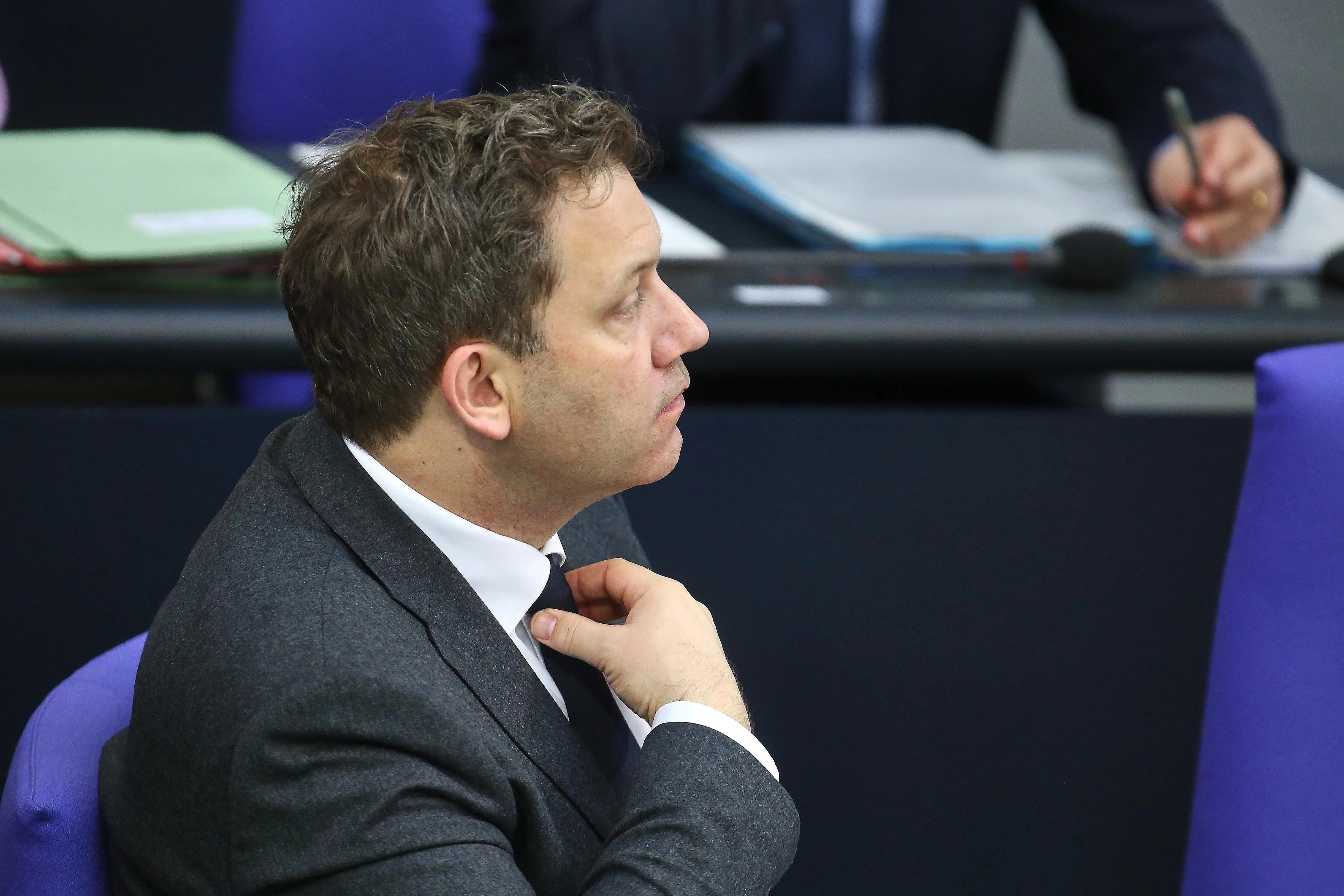 Lars Klingbeil im Plenarsaal