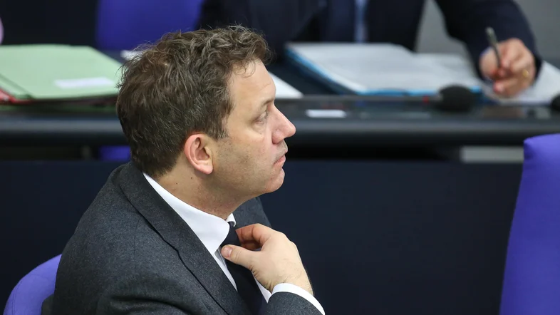 Lars Klingbeil im Plenarsaal