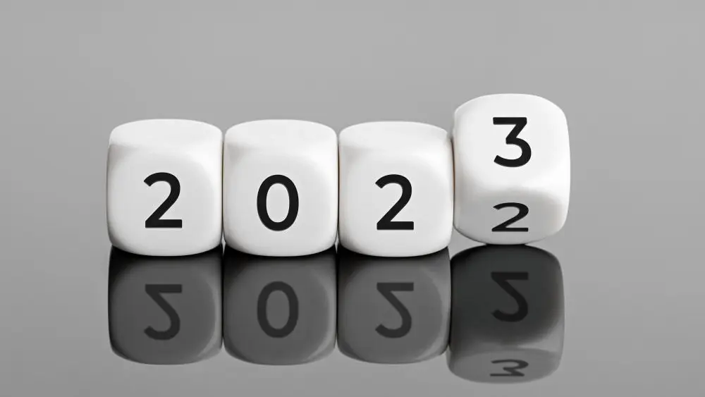 Ein Symbolbild mit Würfen, dass den Wechsel von 2022 auf 2023 zeigt.
